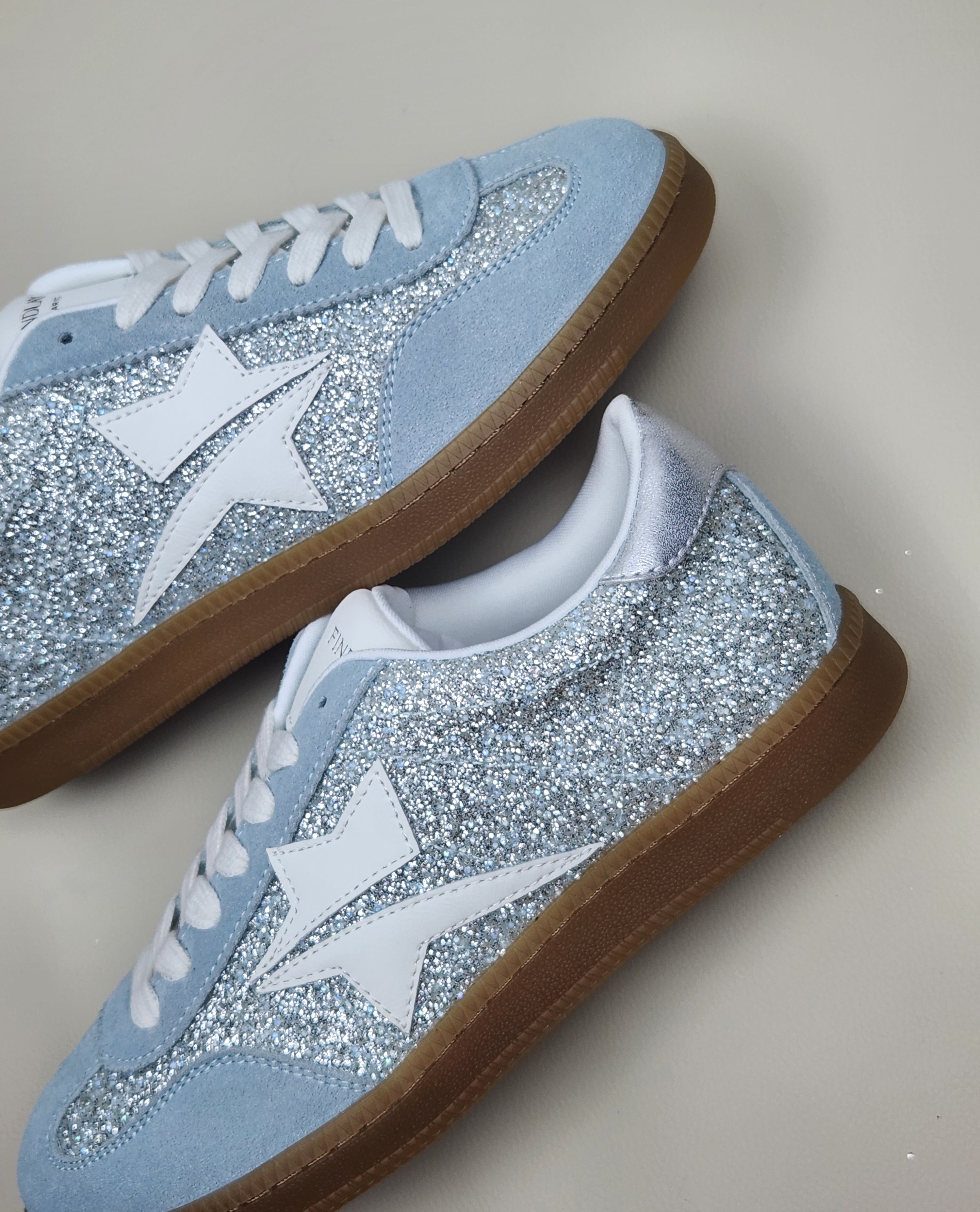 Baskets Paillettes Argent & Suédine Bleu Ciel Modèle Malo
